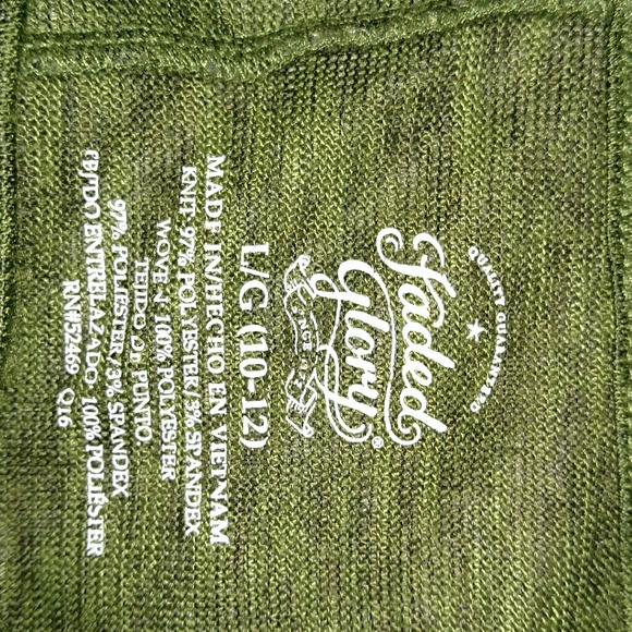 Green long sleeved shirt - Picture 3 of 3